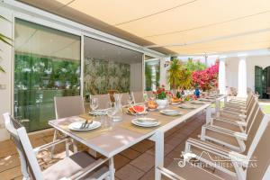 Villa De Los Leones in heart of Sitges by Beach and Town with AC and Games