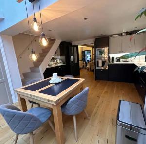 2 Bed Holiday Home with River Views