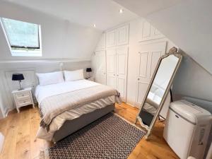2 Bed Holiday Home with River Views