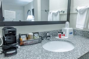 King Room - Non-Smoking room in Travelodge by Wyndham Jackson North