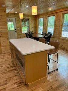 Perfect Maine Getaway in a Newly Renovated Cabin!
