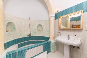 Blue Vine Villa Pool Breakfast