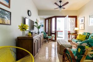 Belo apto c suíte 300m da praia do Forte BFC301