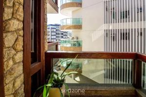 Belo apto c suíte 300m da praia do Forte BFC301