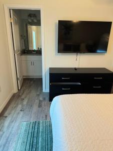 Enjoy Heated Salt Water Pool! Ideal for 2 Families