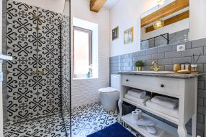 Dallure Boutique, Central, Self Check In