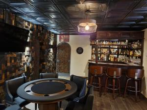 Lindo casarão com piscina para Eventos