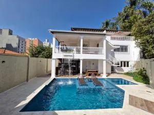 Lindo casarão com piscina para Eventos - Jaraguá