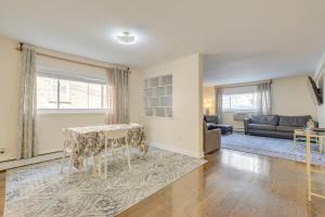 Walk to Train Convenient Skokie Condo!