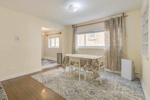 Walk to Train Convenient Skokie Condo!