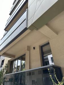 Ideal for Families & Couples with Free Private Garage Parking