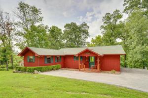 Flippin Home with Fire Pit Walk to White River!