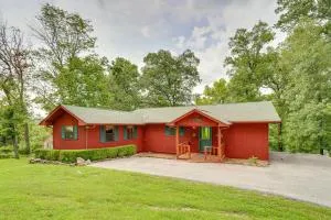 Flippin Home with Fire Pit Walk to White River! - Flippin