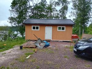 Mysig sjönära stuga