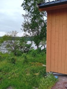 Mysig sjönära stuga