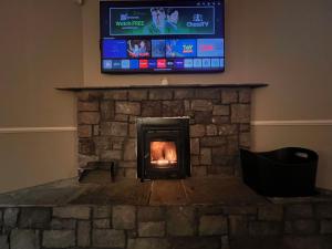 Private Gated Home, 5 bed rmsensuite, sleeps ten.