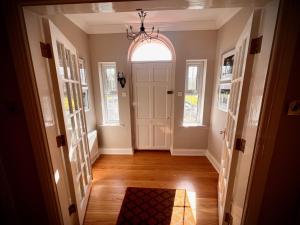 Private Gated Home, 5 bed rmsensuite, sleeps ten.