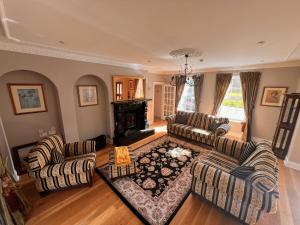Private Gated Home, 5 bed rmsensuite, sleeps ten.