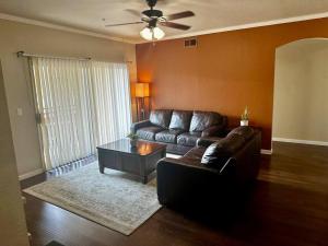 Comfy 2 bed 2 bath Phoenix Paradise with Pool and Gym