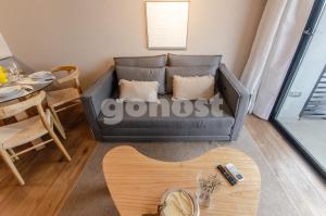 Dazzling apt one block from Shopping del Sol