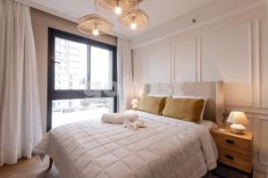 Dazzling apt one block from Shopping del Sol