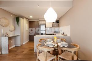 Dazzling apt one block from Shopping del Sol