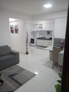 Apartamento completo 3 quartos Suíte Sala Cozinha Lavanderia e perto de tudo