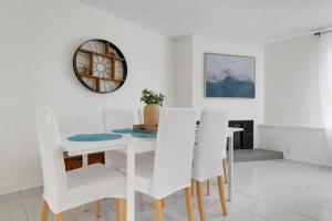 Beautiful Home with heated pool and Fenced Yard by Siesta Key!