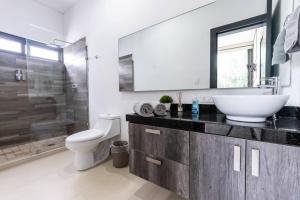 depa moderno y en zona dorada súper centrico