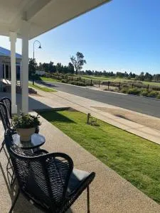 Brand new 4 bedroom home with Golf Views - Bundalong