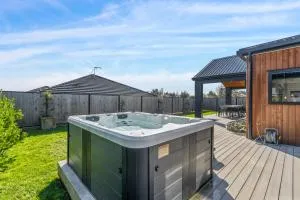 Regent Sanctuary - Martinborough Holiday Home - Tora