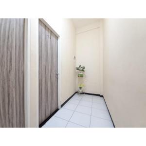 RedDoorz at Luxury Homestay near Aloha Waru Surabaya