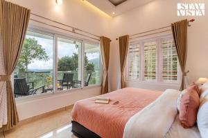 StayVista at Cardamom Casa with Lawn, Terrace & BBQ