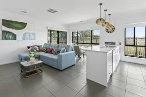 Comfort Retreat VIC Officer 5BR WiFi Parking - Beaconsfield