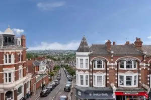 One Bedroom Flat Muswell Hill - First Floor - East Finchley