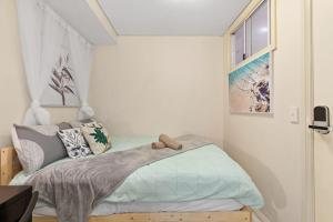 Deluxe Ensuite Double Room - Nearby Universities - Seconds to Famous Eateries
