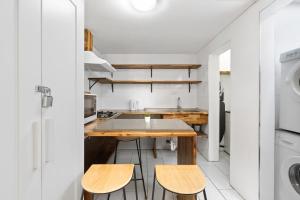 Deluxe Ensuite Double Room - Nearby Universities - Seconds to Famous Eateries