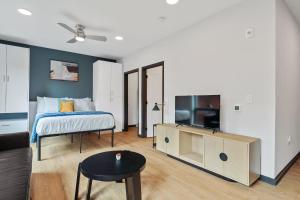 CozySuites on Mass with garage parking #18