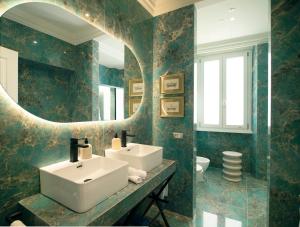 Justitia - Apartment with Frescoes