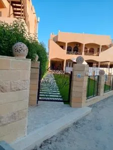 Halfmoon House - العلمين