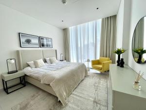 Spacious 2 bed in Business Bay - Parking Available