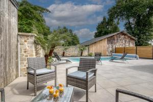 Maisons de vacances Le Logis de la Pierre Bleue - Maison avec piscine : photos des chambres