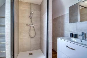 Maisons de vacances Le Logis de la Pierre Bleue - Maison avec piscine : photos des chambres