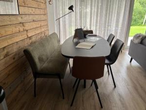 Vakantiehuis de Vennen in Vlagtwedde Parkeren voor de deur