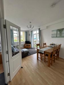 SHOREBANKS - Harbour View Apartment in Sandbanks.