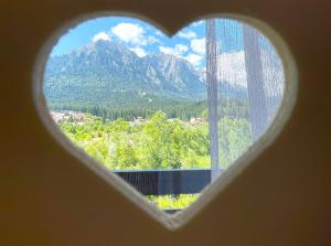 Alpine River Home: Peace and Mountain View