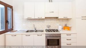 Palazzuolo Tower Apartments by Mamo Florence