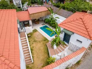 Köy İçinde Zevkle Döşenmiş Özel Havuzlu Lüks Taş Villa - 奇拉茨利