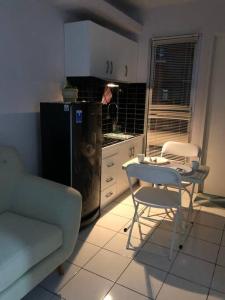 2BR KRL access with Netflix, Kalibata City