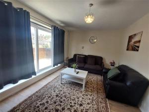 London Zone 2, Spacious 3 Bedroom House